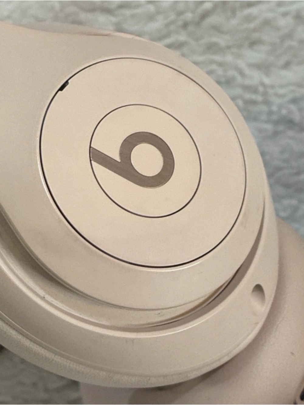 Beats Studio Pro x Kim Kardashian Bluetooth Noise Cancelling Headphones - - Picture 10 of 13
